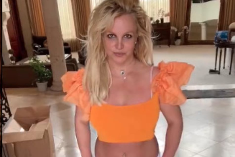 Britney Spears' fans sounded off on her recent Instagram post and accused her of "body-shaming."