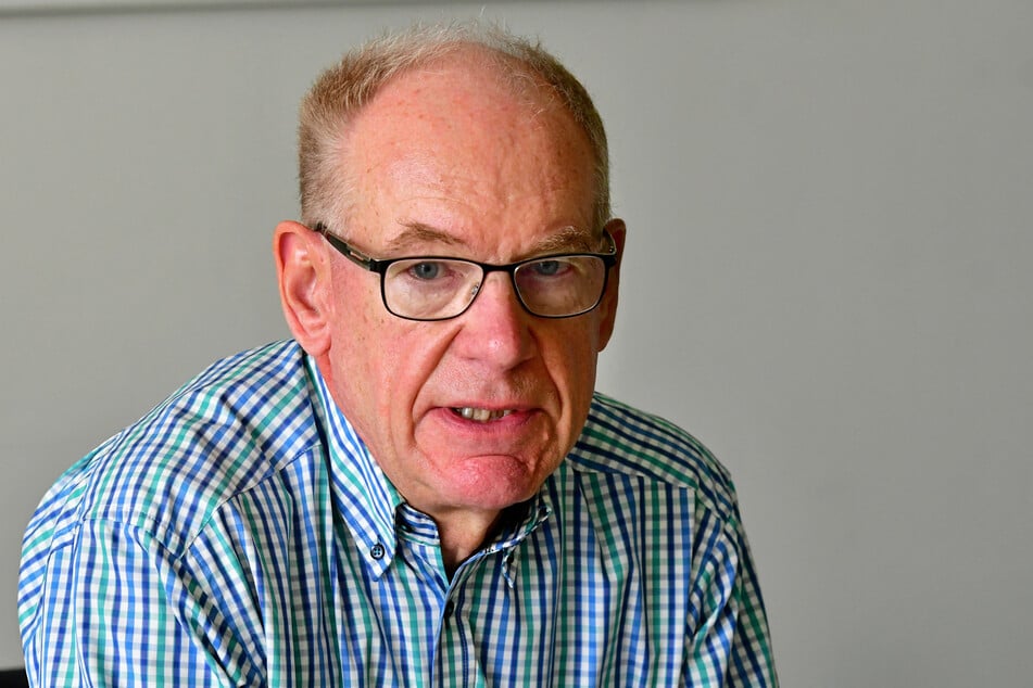 Grünen-Stadtrat Wolfgang Deppe (70) plädiert gegen den Erhalt der Garagenhöfe.