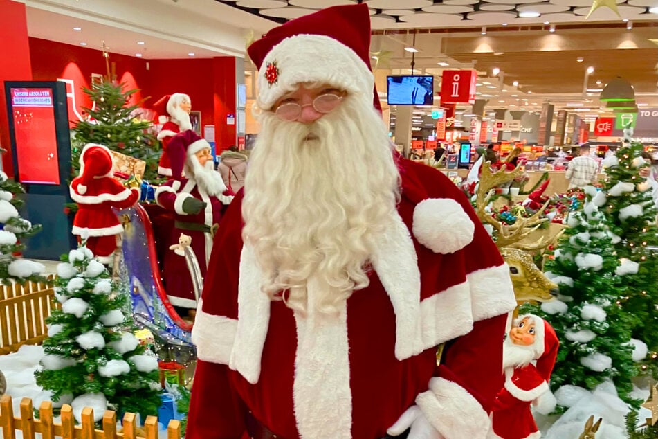 Der Bremer Bilderbuch-Weihnachtsmann ist nur eine Attraktion von vielen im Kontor Vegesack.