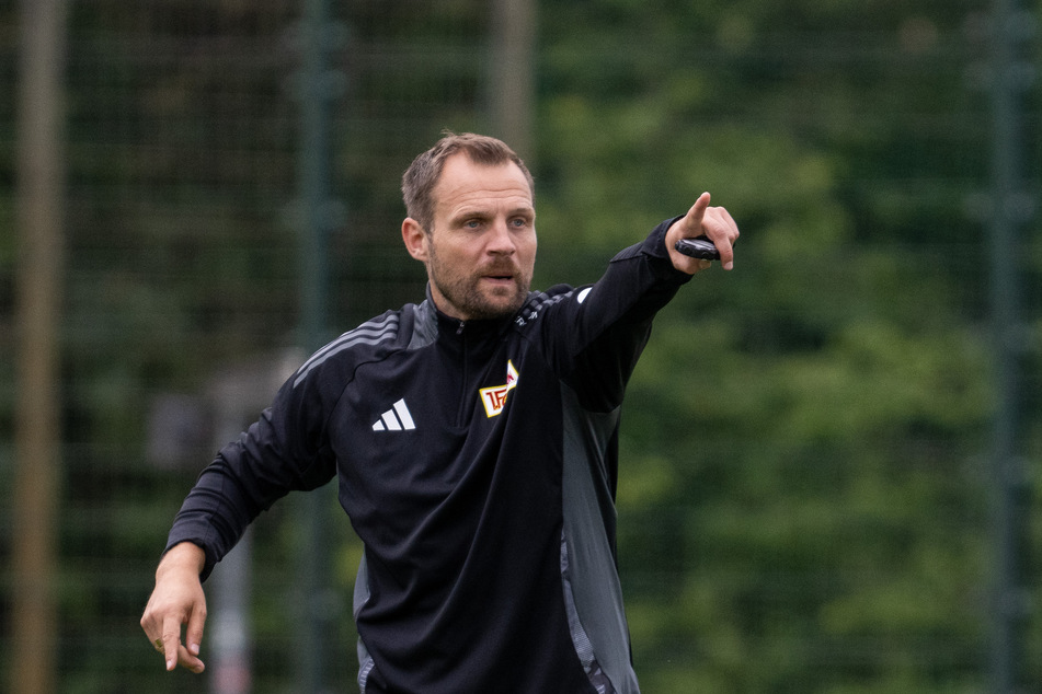 Cheftrainer der Eisernen, Bo Svensson (44) freut sich über das gewonnene Testspiel gegen Dynamo Kiew 3:2 (1:1). (Archivbild)