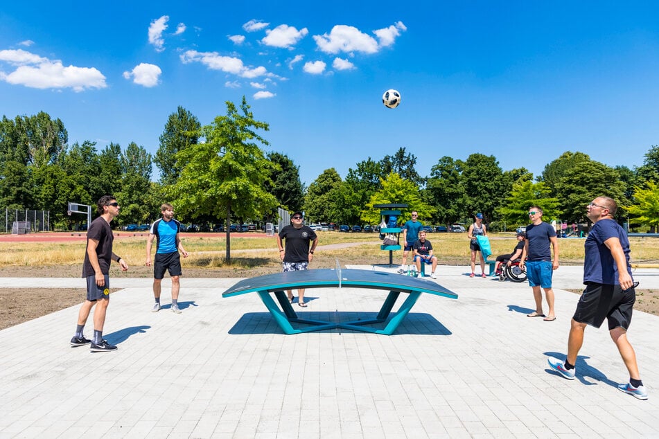 Auch einen "Teqball"-Tisch, eine Art Platten-Fußball, können Trendsportfreunde nutzen.