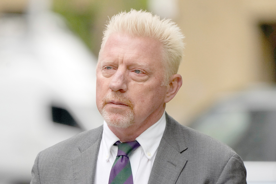 Boris kam am Freitag sogar mit einem Schlips in Wimbledon-Farben in den Gerichtssaal.