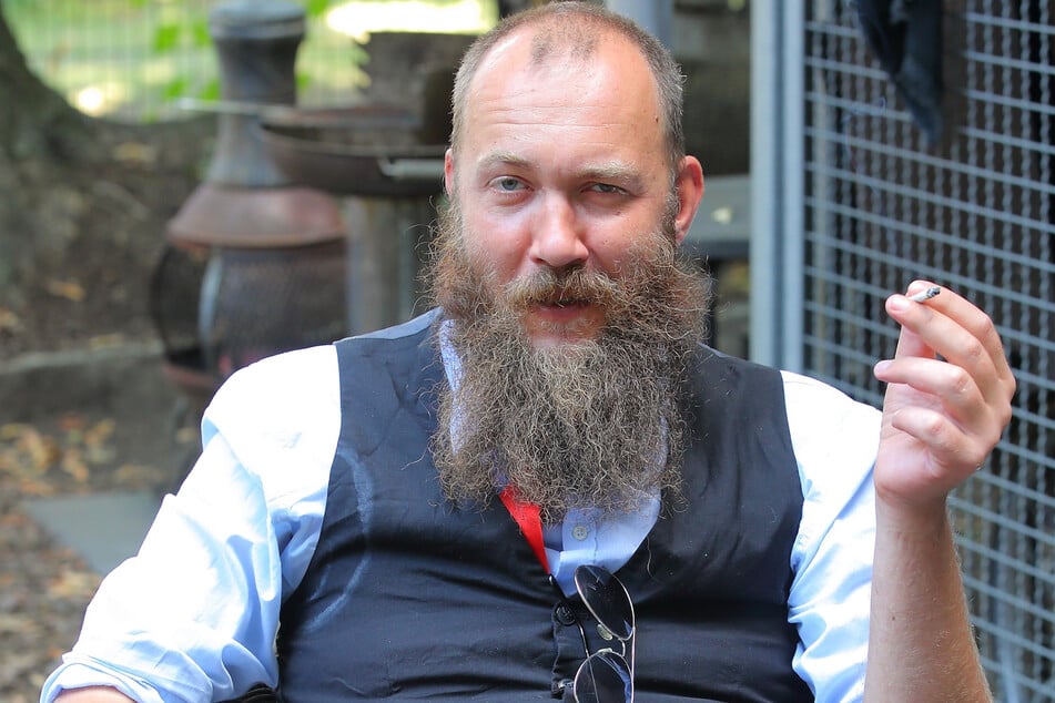 Dissidenten-Stadtrat Max Aschenbach (36, Die PARTEI) kämpft für legales Cannabis.