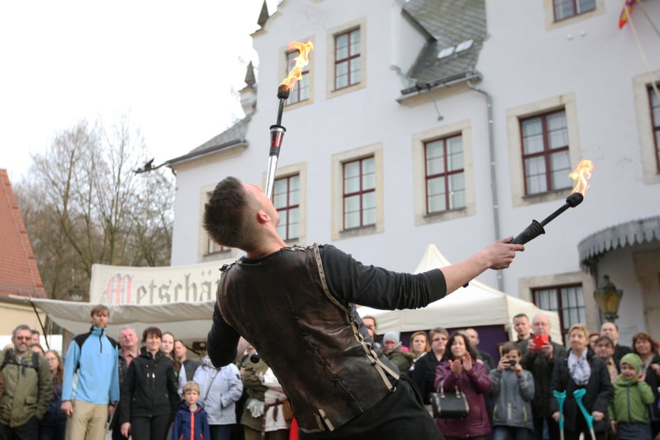 Handwerker, Gaukler und Ritter sorgen beim Mittelalter-Spektakel für Unterhaltung.