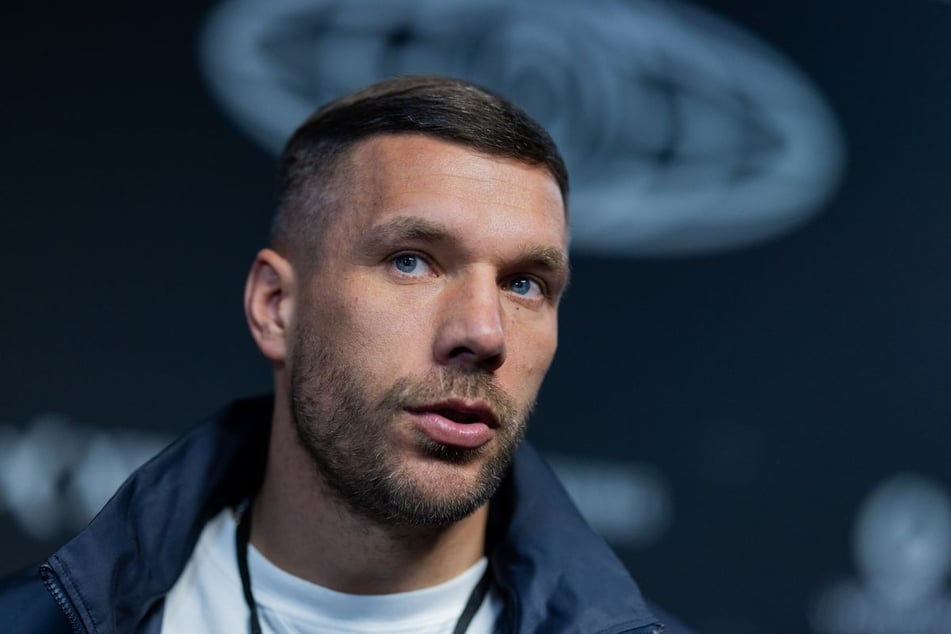 Zusammen mit Manager Markus Krampe hat Lukas Podolski (40) das "Glücksgefühle"-Festival auf dem Hockenheimring aus dem Boden gestampft. (Archivfoto)
