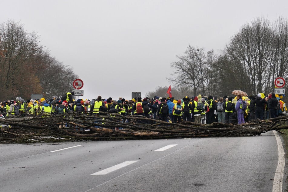Straßenblockaden waren teils errichtet worden.