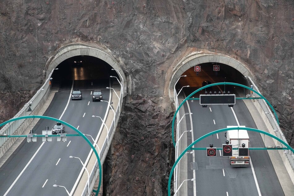 Im A17-Tunnel Dölzschen fällt in Richtung Dresden von Montag bis Mittwoch tagsüber eine Fahrspur weg. (Archivbild)