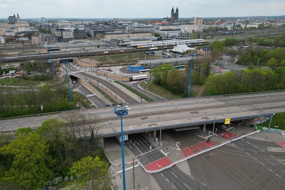 Die Ringbrücke am Damaschkeplatz ist seit Wochen gesperrt. Im Sommer soll sie abgerissen werden.