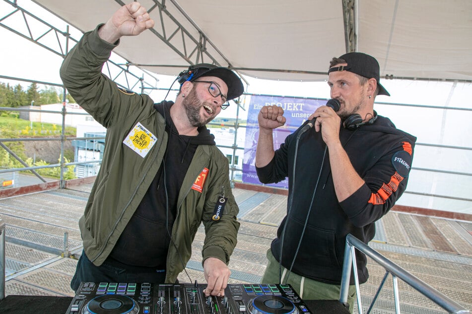 Das DJ-Duo Stereoact aus dem Erzgebirge streamte im Frühjahr ein Konzert von einem Gemeinhardt-Gerüst.