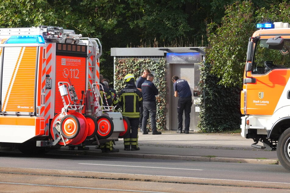 Teilweise mit Spezialtechnik untersuchten die Einsatzkräfte die Situation.