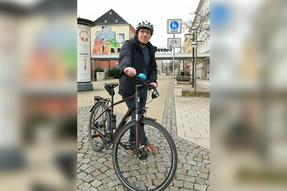 Grünen-Sprecher Thorge Babbe (33) will mehr Fahrräder und Fußgängerzonen.