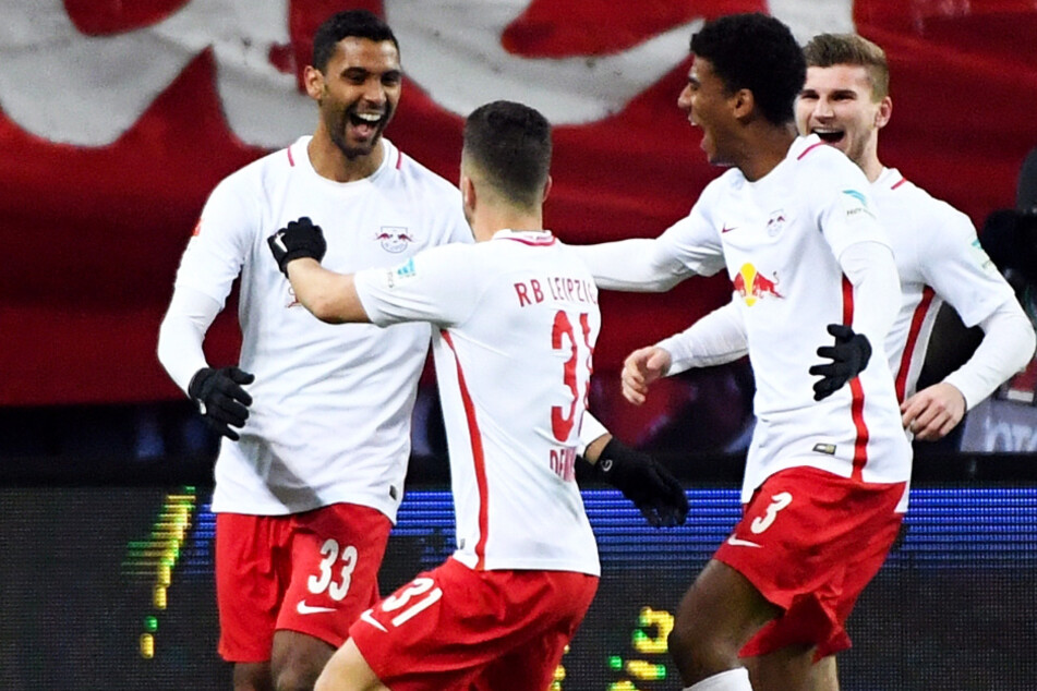 Marvin Compper bejubelt am 21.01.2017 sein Tor zum 1:0 für RB Leipzig gegen Eintracht Frankfurt.