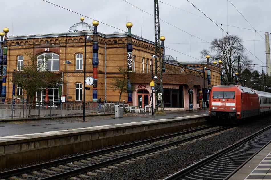 Der Reparaturen an der Oberleitung in Uelzen wurden in der Nacht zu Dienstag abgeschlossen.