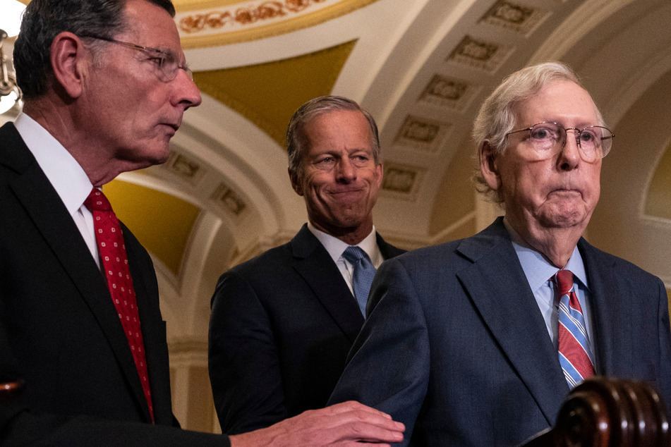 Senator Mitch McConnell (r.) froze for more than 20 seconds during a statement at a press conference inside the Senate on Wednesday.