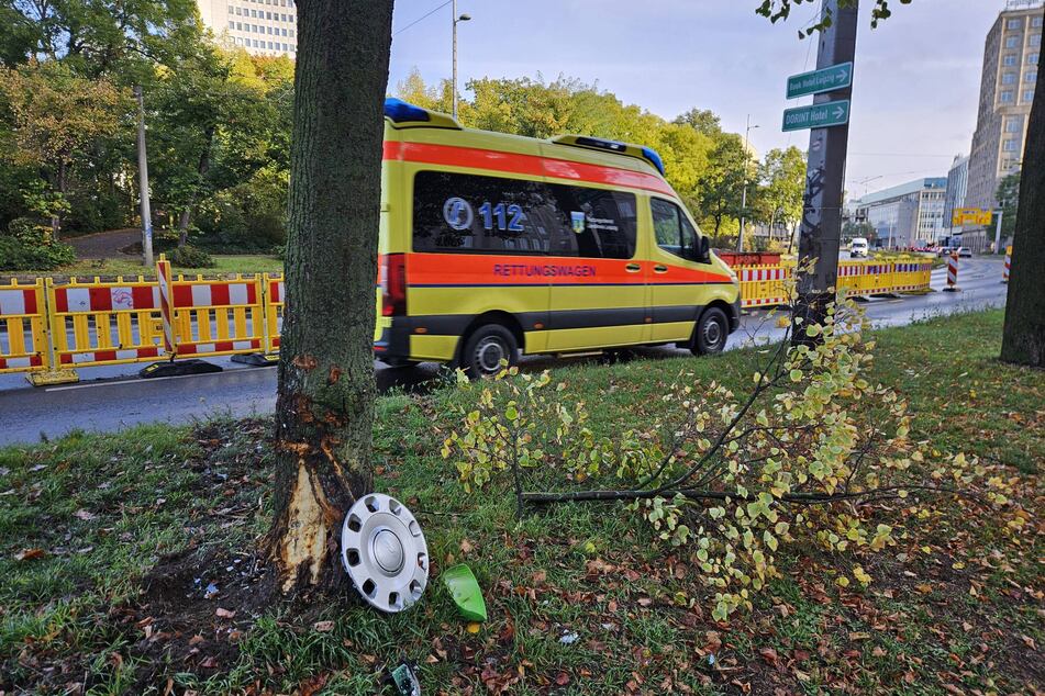 Auf dem Roßplatz ist in der Nacht zu Mittwoch ein 28-Jähriger mit seinem Auto verunglückt.