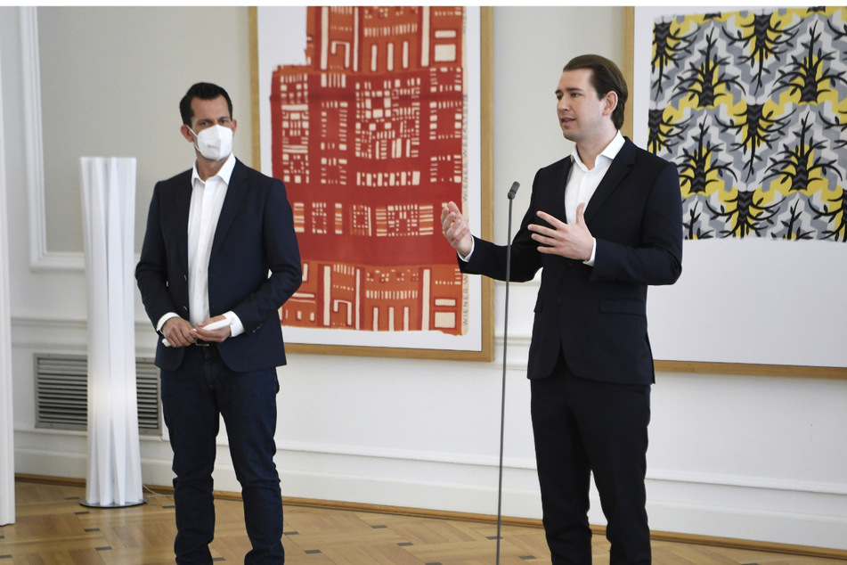 Österreichs Gesundheitsminister Wolfgang Mückstein (46) neben Kanzler Sebastian Kurz (34).