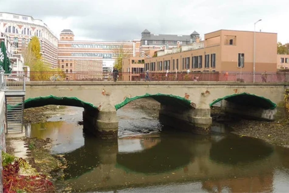 Die alte Karlbrücke war in einem kritischen Zustand und eine Instandsetzung wurde als wirtschaftlich nicht vertretbar eingestuft. (Archivbild)