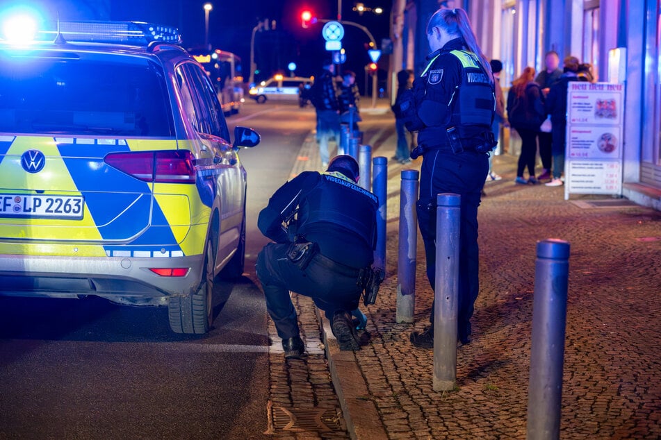 Zeugen beobachteten am Samstagabend, wie ein 29-jähriger Mann mutmaßlich Besucher des Weimarer Weihnachtsmarktes belästigte.