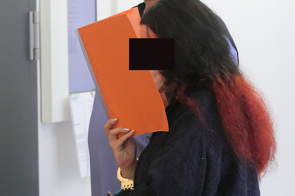Die Hauptangeklagte Stefanie W. (32) verfolgte die Aussage von Stefan teilnahmslos.