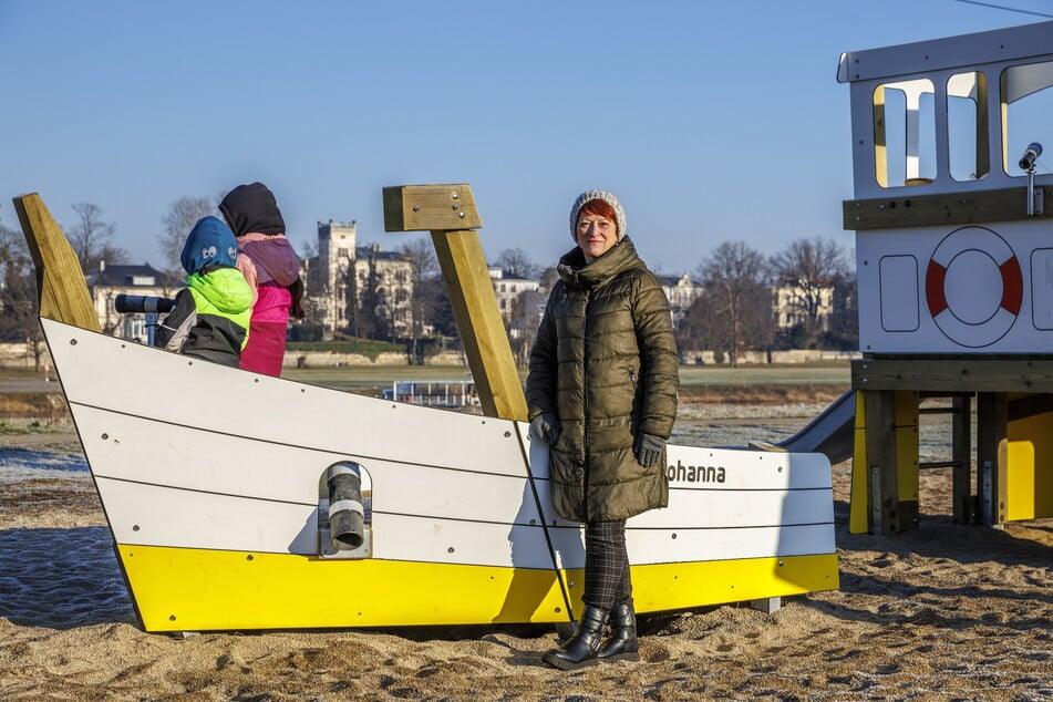 "Finde es sehr schön": Elke Milde (64) kam mit ihren Enkeln auf den "wiederbelebten" Spielplatz.