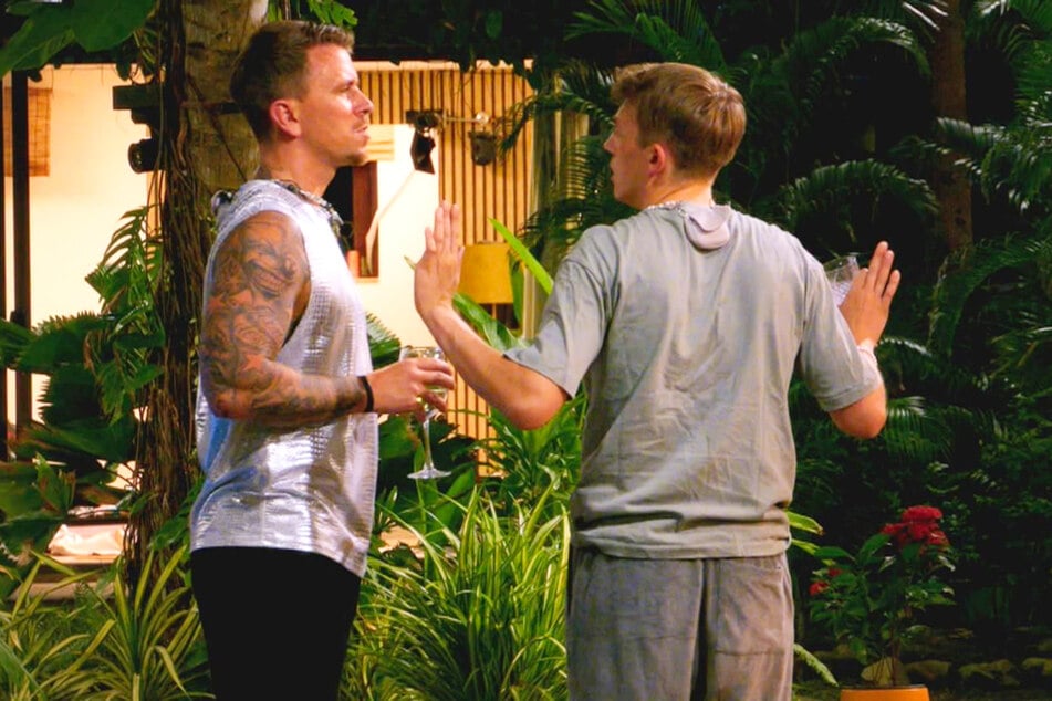 Der 29-Jährige überlegt sogar, keine Rose zu verteilen und damit die Show freiwillig zu verlassen.