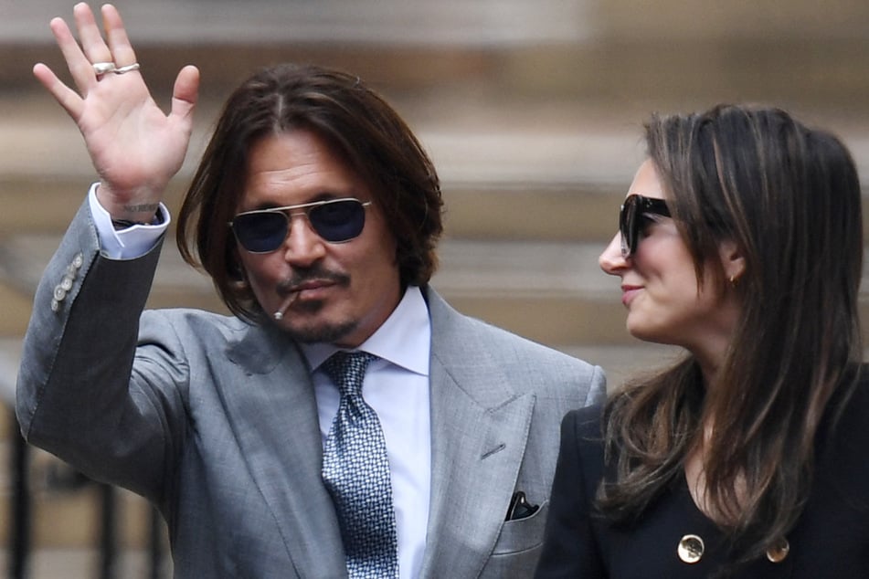 Johnny Depp (59) und Joelle Rich wirkten bereits 2020 sehr vertraut. Damals war sie seine Anwältin beim Prozess gegen die britische Zeitung The Sun.