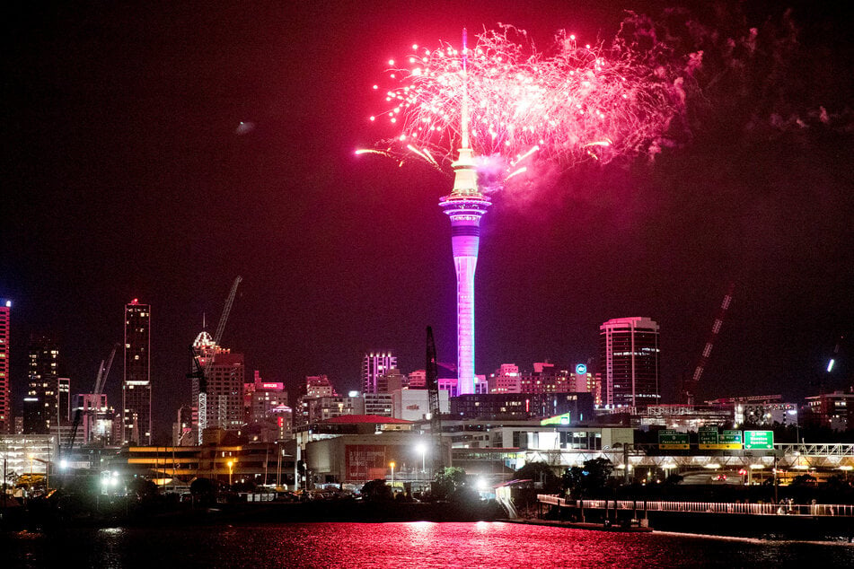 Im neuseeländischen Auckland explodierten die Raketen über dem Sky Tower.