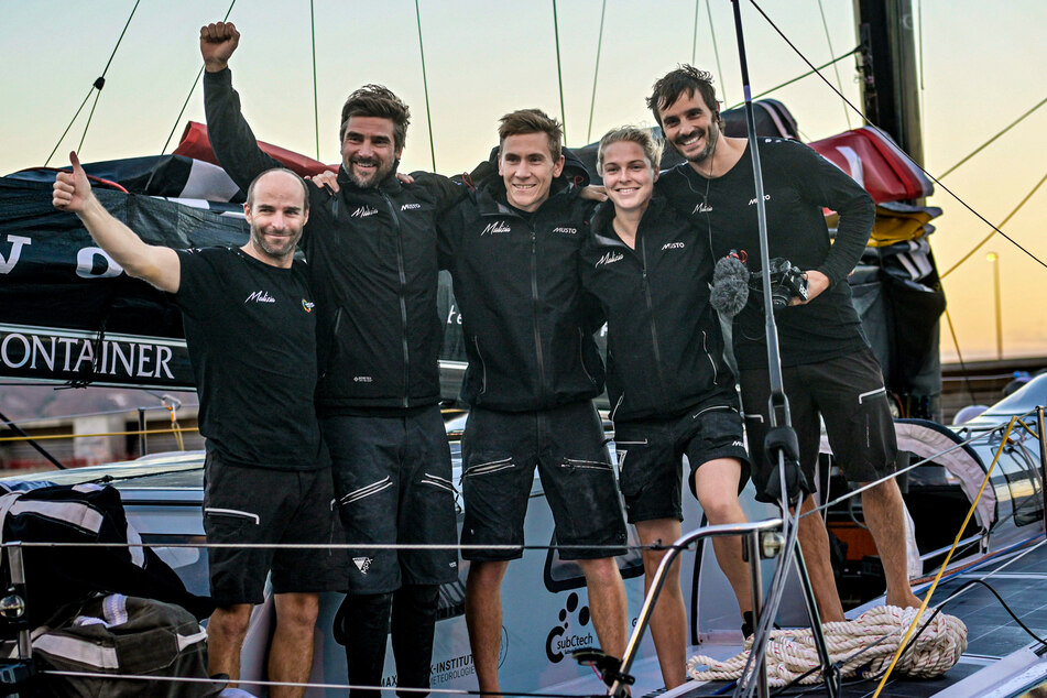 Die Crew der "Malizia": Nico Lunven (40, v.l.n.r.), Skipper Boris Herrmann (41), Will Harris (28), Rosalin Kuiper (27) und Antoine Auriol (38).