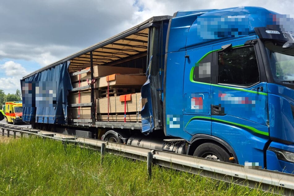 Ein Glück, dass nicht mehr passiert ist: Dieser Lastwagen krachte in das Wohnmobil.