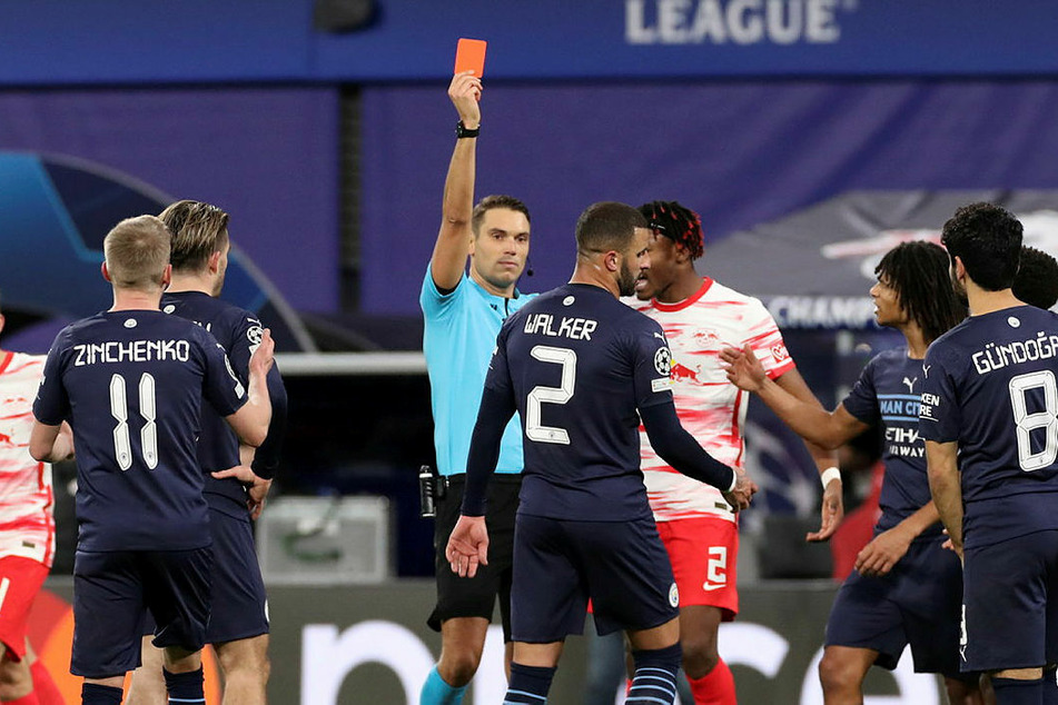 Kyle Walker (#2) sah in der 82. Minute glatt Rot.
