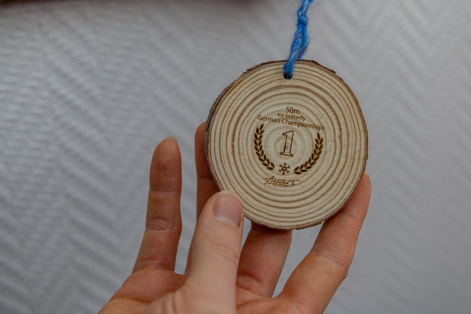 Die Medaillen für die Sieger sind ganz originell aus Holz.