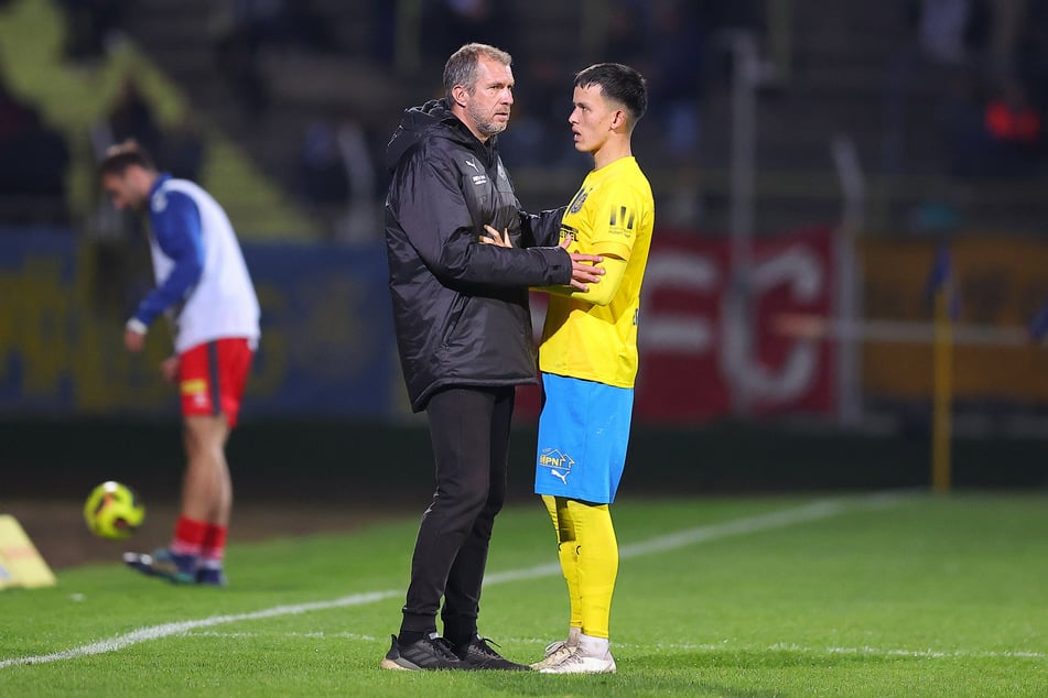 Als "respektvoll" bezeichnet Verkamp das Verhältnis zu seinem Trainer Jochen Seitz (48).