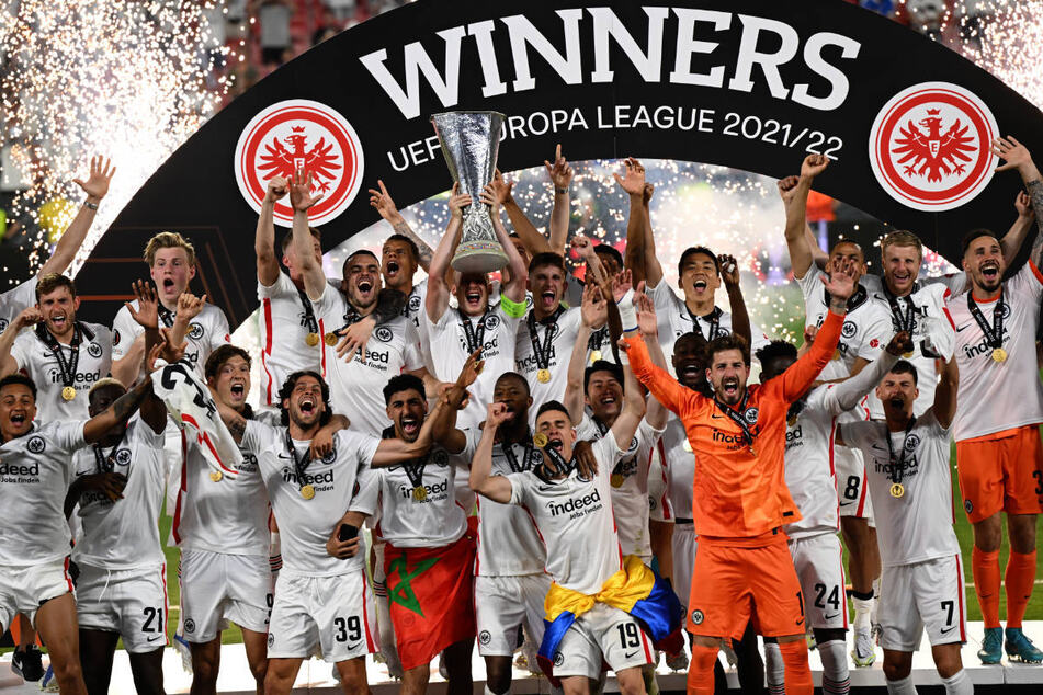 Danke des Sieges in der Europa League zog Frankfurt im vergangenen Jahr in die Königsklasse des Fußballs ein. Ob der Eintracht die Champions-League-Teilnahme auch für die Saison 2023/34 gelingt?