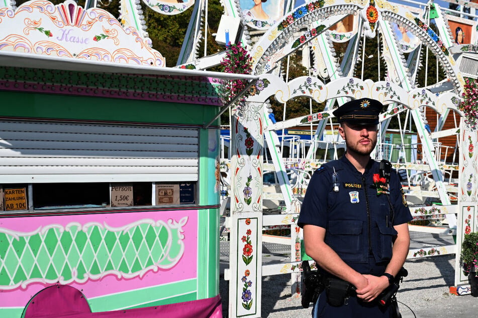 Oktoberfest in München: Schiffsschaukel nach Unfall von Polizei gesperrt
