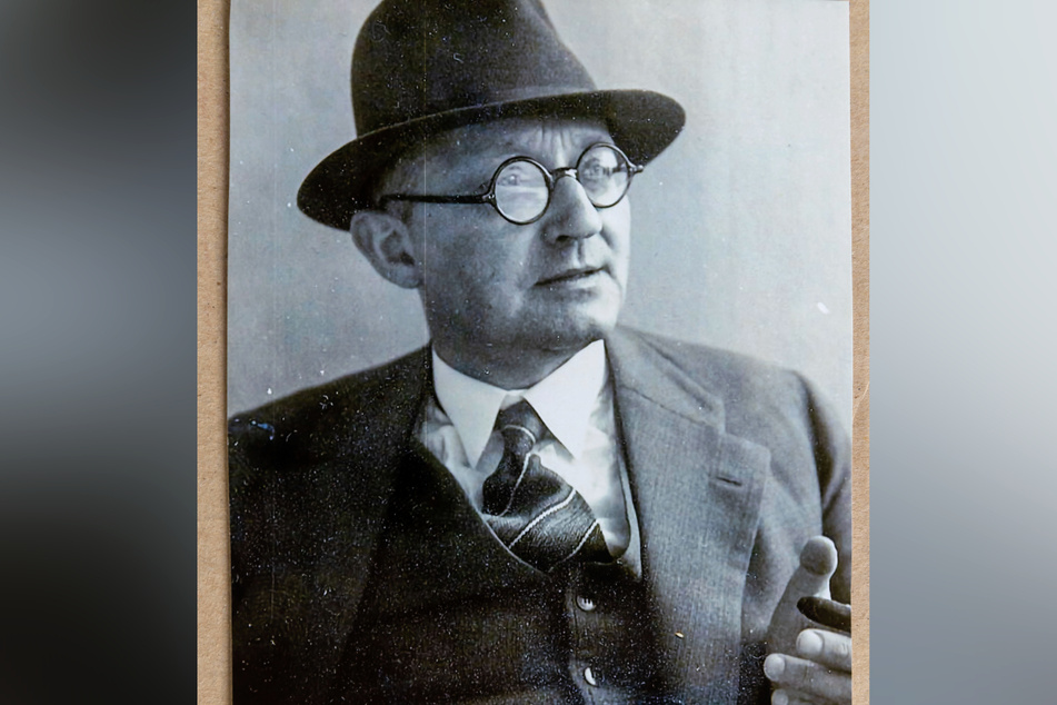 Albert Sixtus (1892-1960) schrieb als Autor eine Vielzahl an Büchern. Seine "Häschenschule" ist das mit Abstand berühmteste.