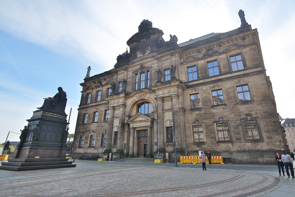 Im Oberlandesgericht Dresden soll heute eine Facebook-Entscheidung geprüft werden.