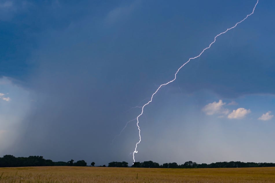 Ab Montag fallen die Temperaturen in Norddeutschland, das Risiko von Gewittern und Unwetter bleibt aber bestehen. (Symbolfoto)