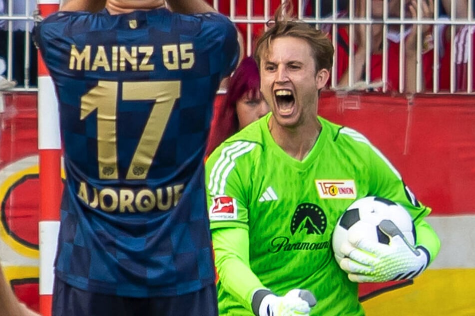 Union-Keeper Frederik Rönnow (31, r.) konnte gleich zwei Elfmeter von Ludovic Ajorque (29) sicher festhalten.