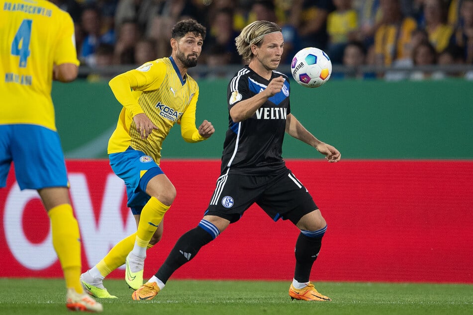 Ein Bild der Vorsaison: Lino Tempelmann (25, r.) im Zweikampf mit Braunschweigs Fabio Kaufmann (32). Ab sofort sind die beiden Teamkollegen.