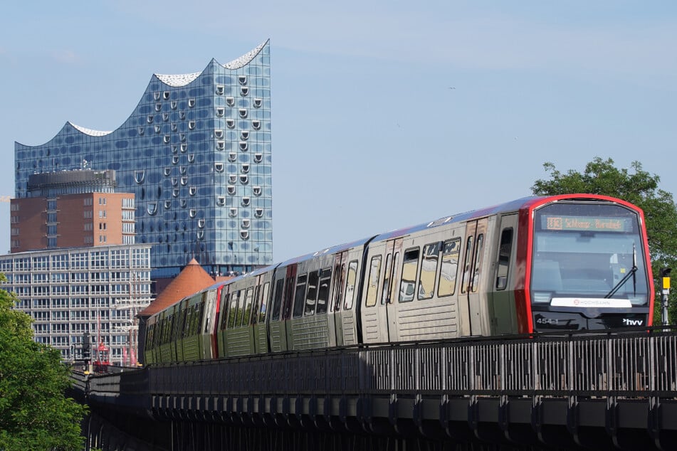 Die Hochbahn betreibt U-Bahnen und die meisten Busse in Hamburg. (Archivbild)