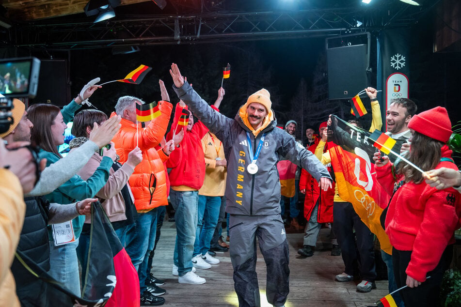 Mit Olympia-Silber um den Hals ließ sich Axel Jungk im Februar feiern.