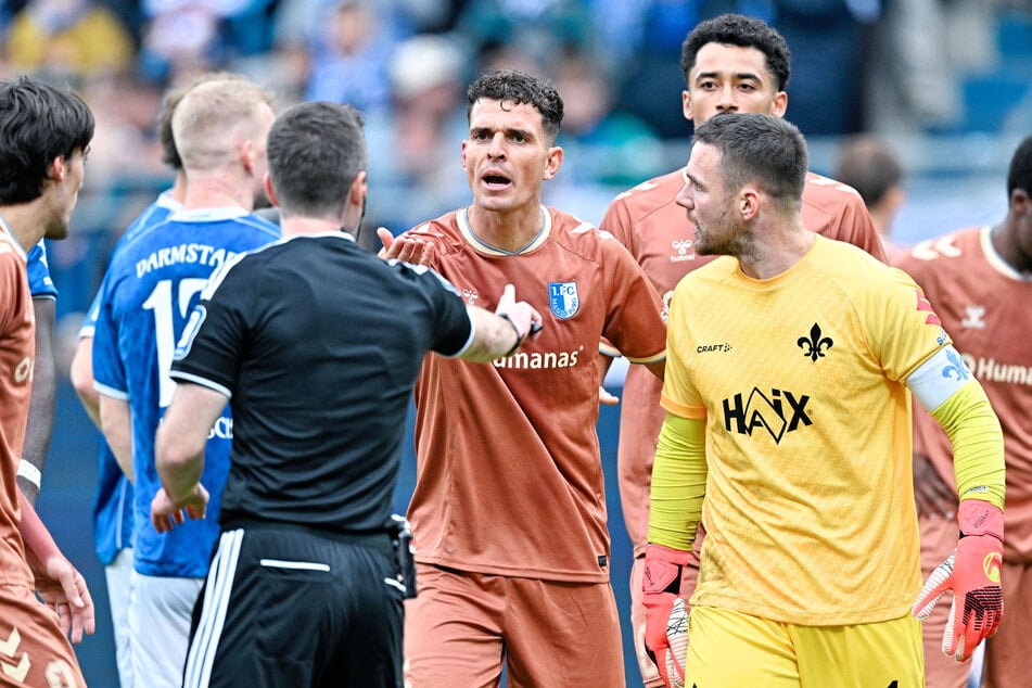 Zum Ende der zweiten Hälfte kochten die Emotionen bei beiden Teams hoch.