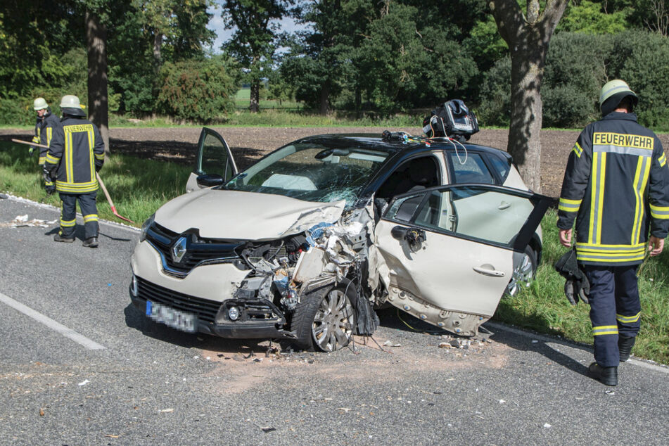 Die Renault-Fahrerin kam mit leichten Verletzungen ins Krankenhaus.
