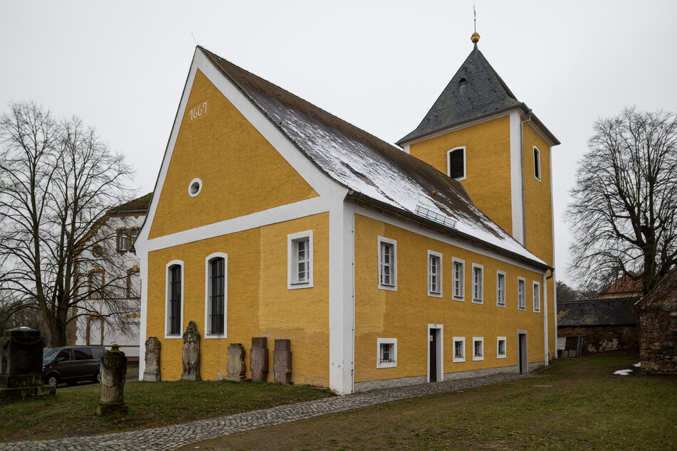 Zu wenige Pfarrer für so viele Gotteshäuser. Das in Nischwitz wird nun zur Kulturkirche umgebaut.