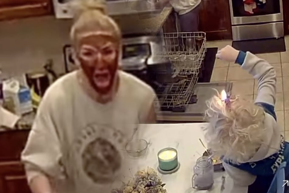 Un niño juega alrededor de una vela: lo que ocurre después hace que su madre grite.