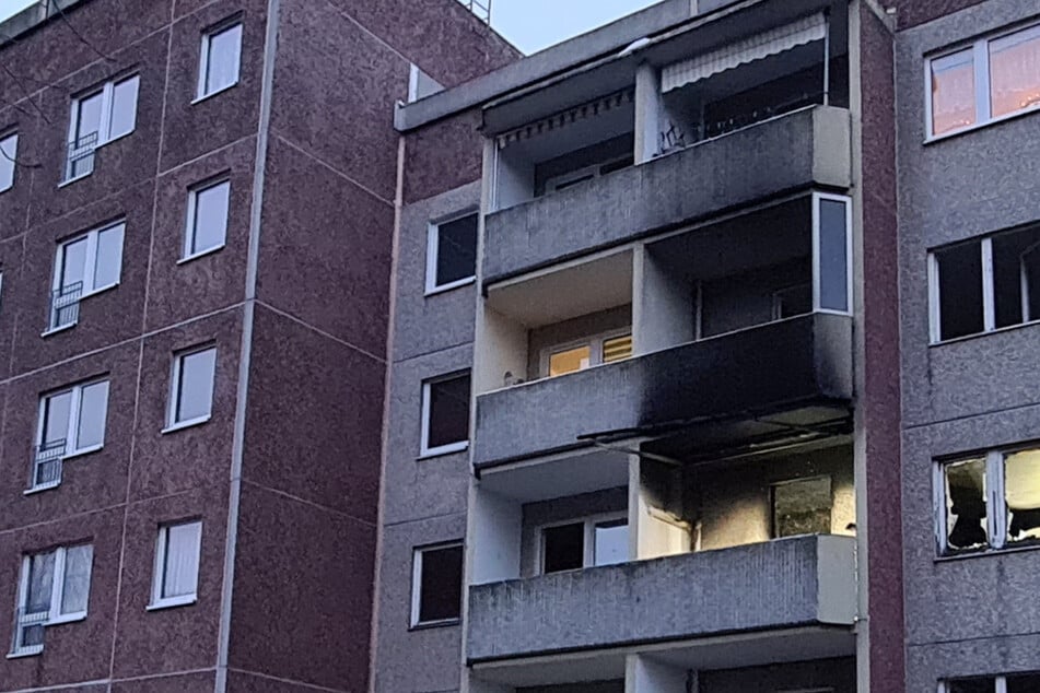 Wohnung und Haus in Flammen: Zwei Verletzte bei Bränden