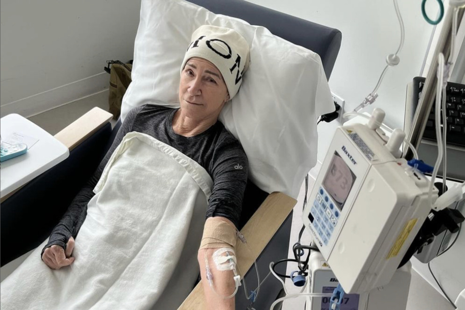 Selbst im Moment tiefer Verwundung demonstriert Tennis-Legende Chris Evert (69) Zuversicht und meldet sich vom Krankenbett.