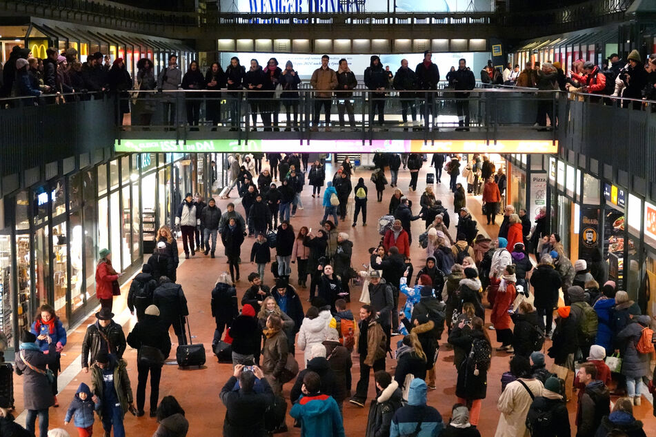 Hamburg: Flashmob im Hauptbahnhof: Das steckt hinter der besonderen Aktion