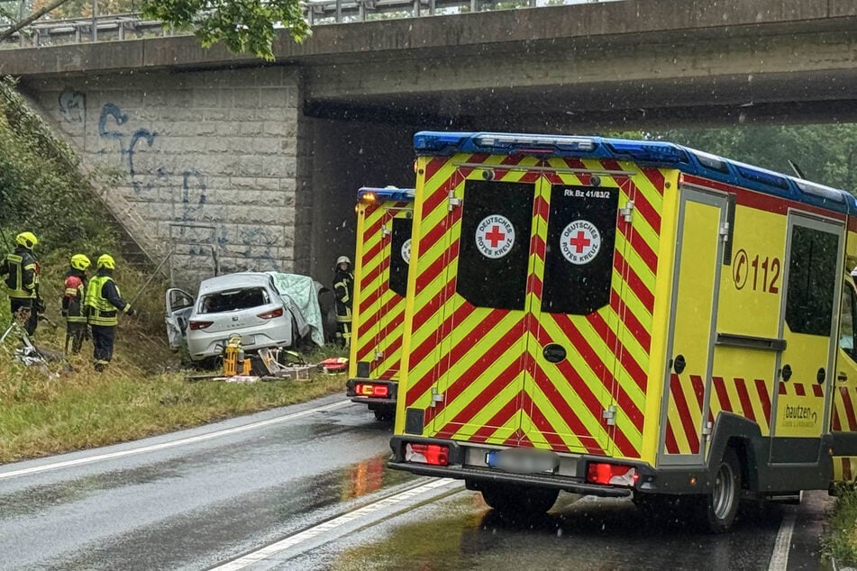 Einsatzkräfte waren schnell am Unfallort, konnten den Mann aber nicht mehr retten.
