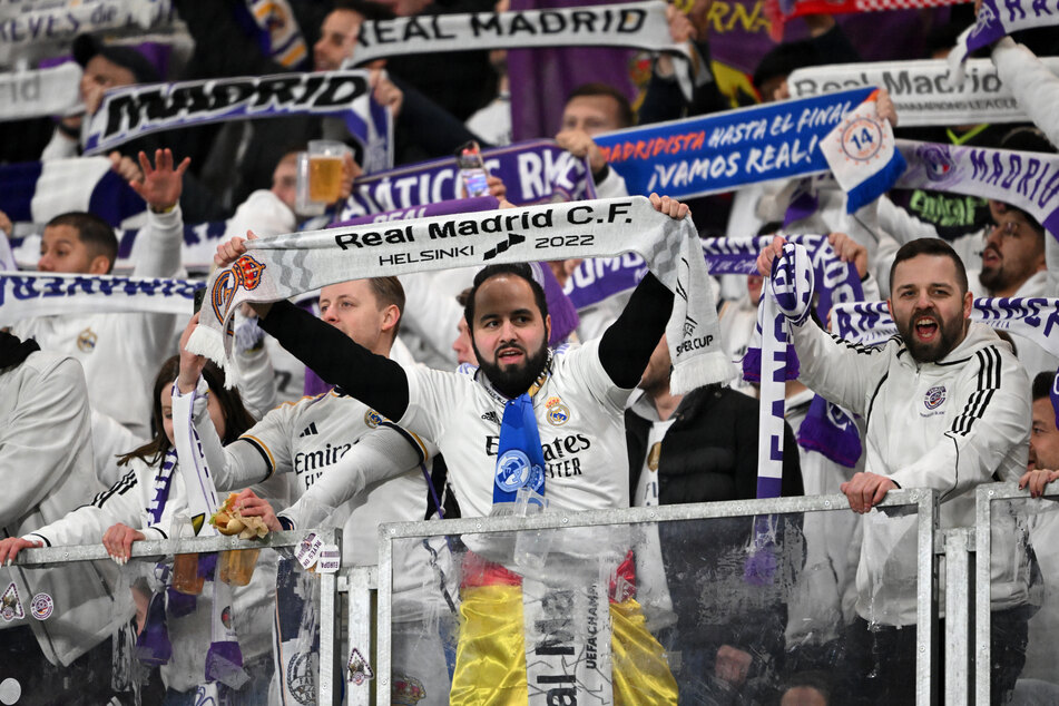 Die Fans von Real Madrid haben den Gästeblock komplett gefüllt.